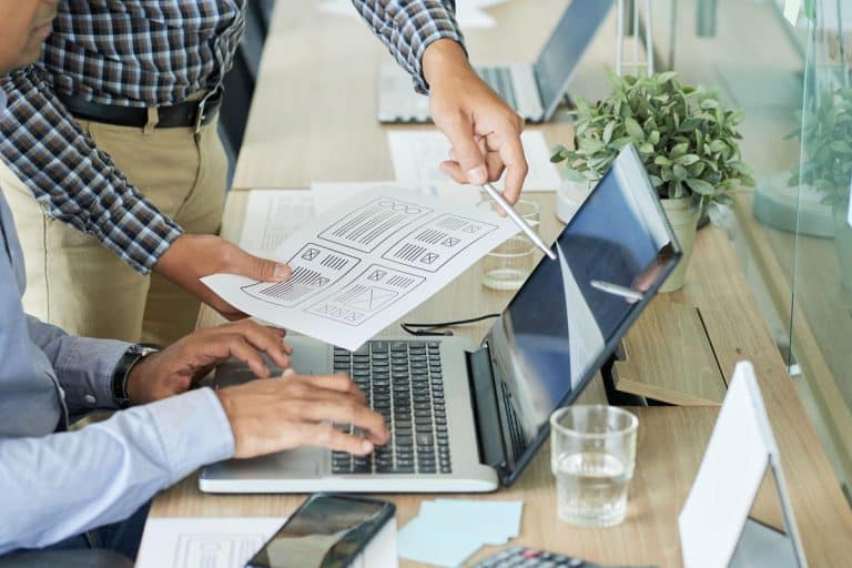 a qui adresse site web