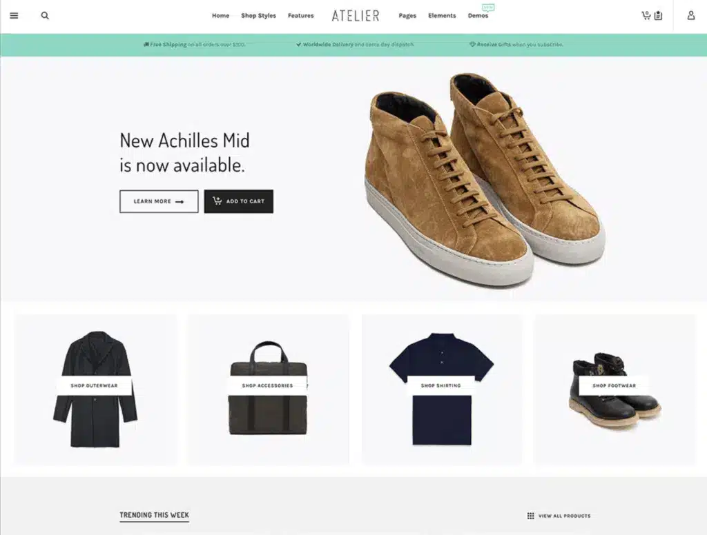 Chaussures montantes en daim disponibles.