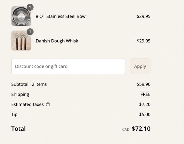 Résumé de commande avec frais et total.