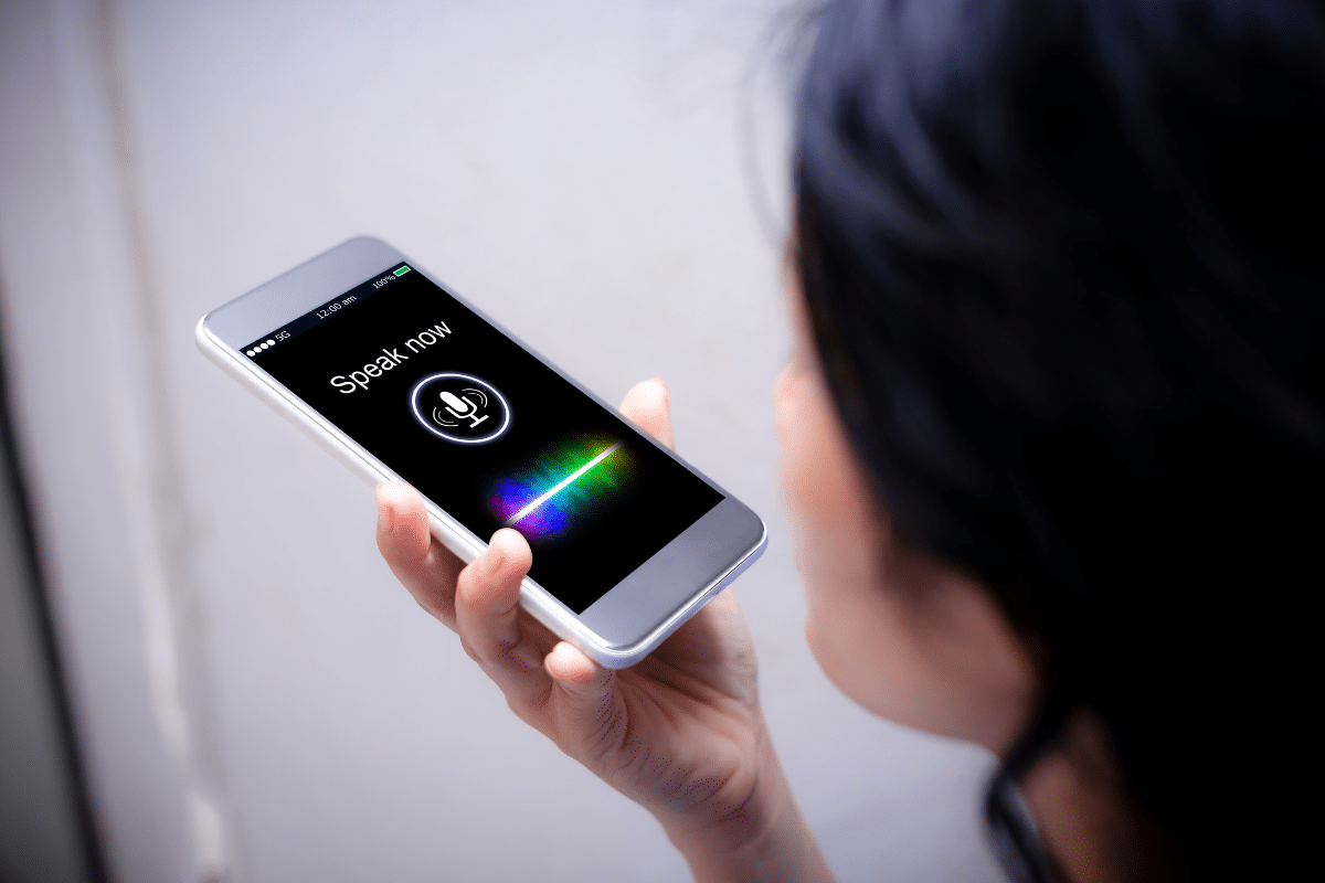 Voice Search Optimization : le guide pour capter la réponse des assistants vocaux