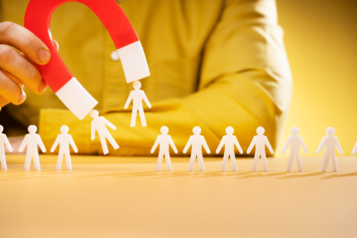 Comment générer des leads B2B qualifiés avec HubSpot CRM