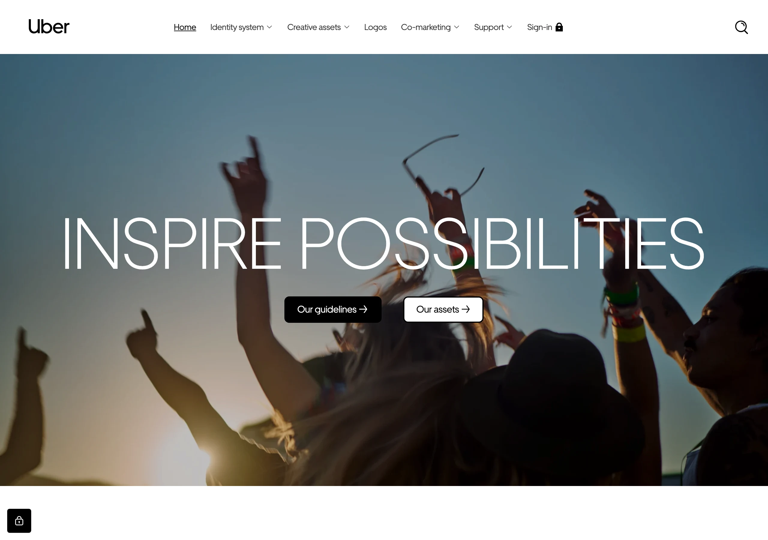 Capture du portail de marque public brand.uber.com en juillet 2026 : navigation Identity system, Creative assets, Logos et Co-marketing, illustrant un brand book vivant maintenu comme un produit