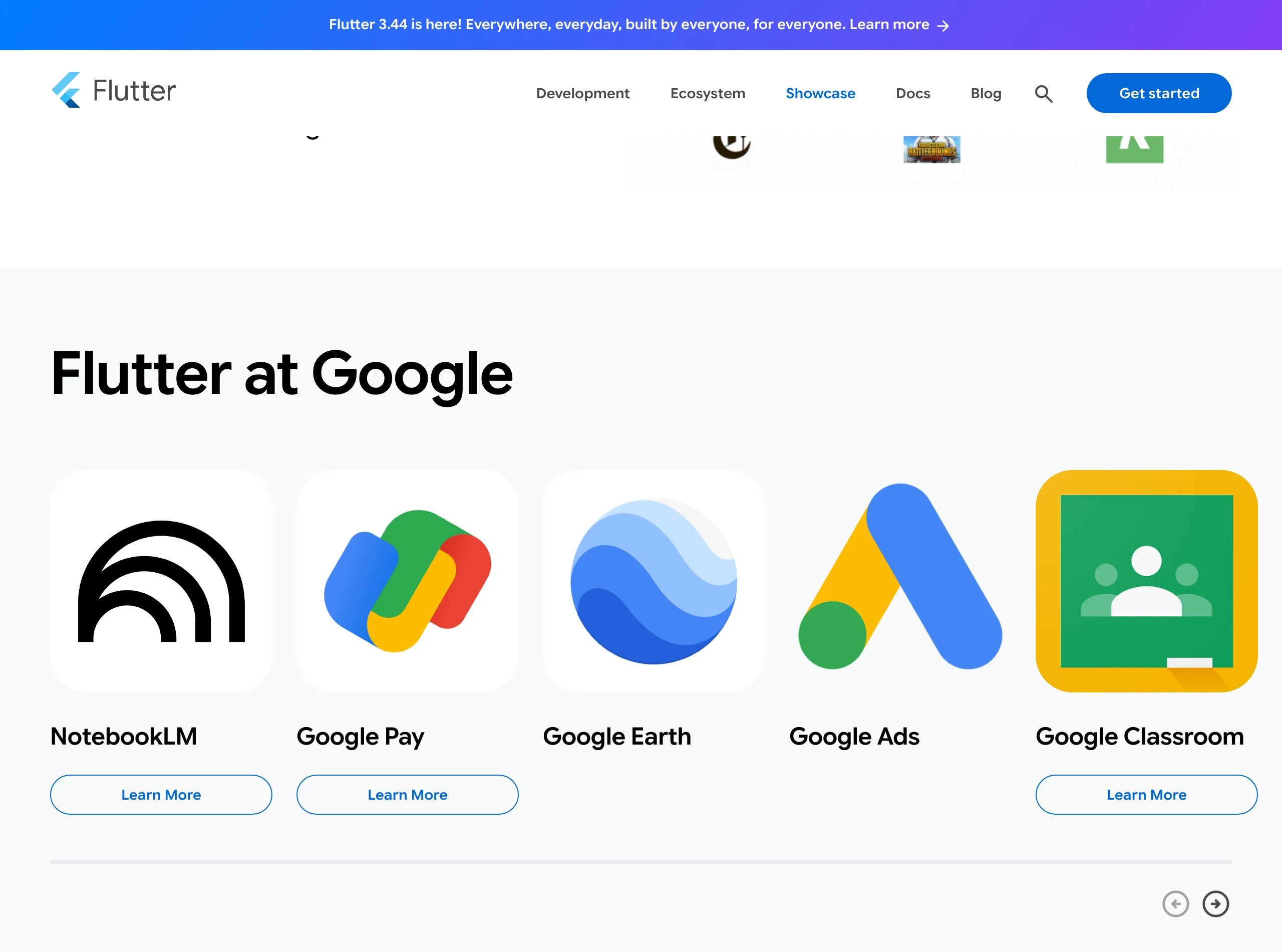Capture du showcase officiel flutter.dev en juillet 2026, section Flutter at Google : Google Pay, NotebookLM, Google Earth, Google Ads et Google Classroom tournent sur Flutter, la preuve que des applications de paiement et grand public sensibles reposent sur ce framework