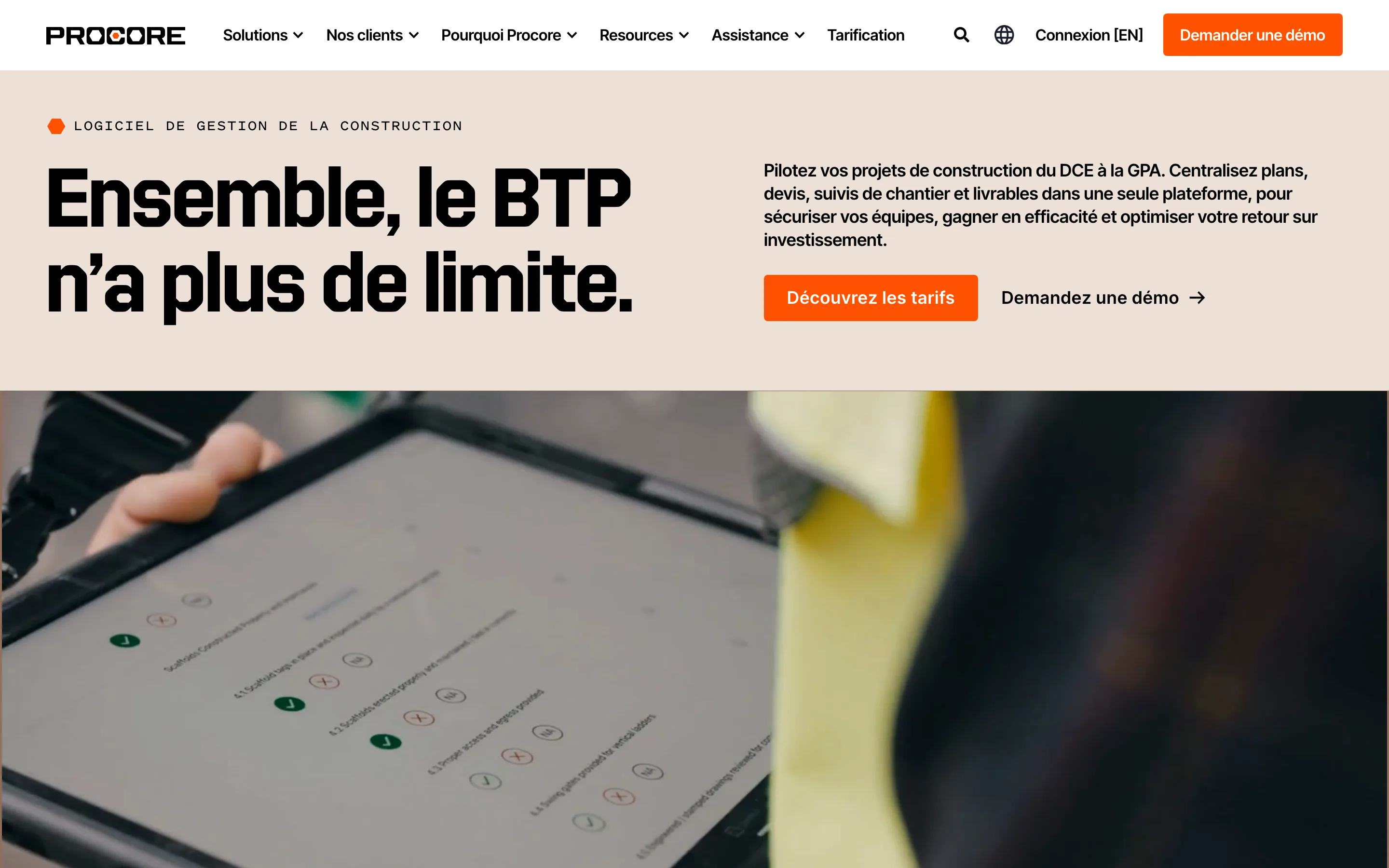 Page d'accueil française de Procore, plateforme de gestion de projet de construction du DCE à la GPA