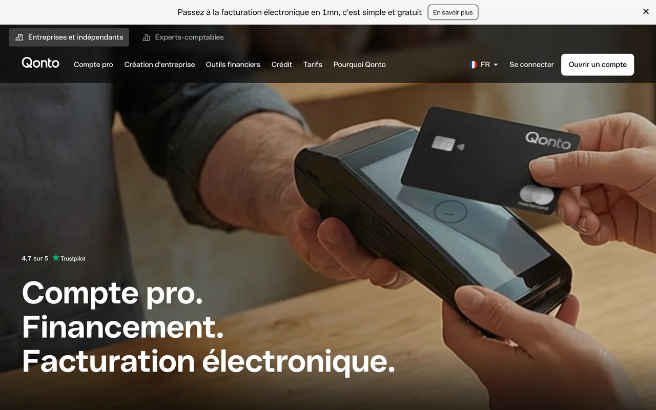 Bannière Qonto « Compte pro. Financement. Facturation électronique. » avec paiement par carte
