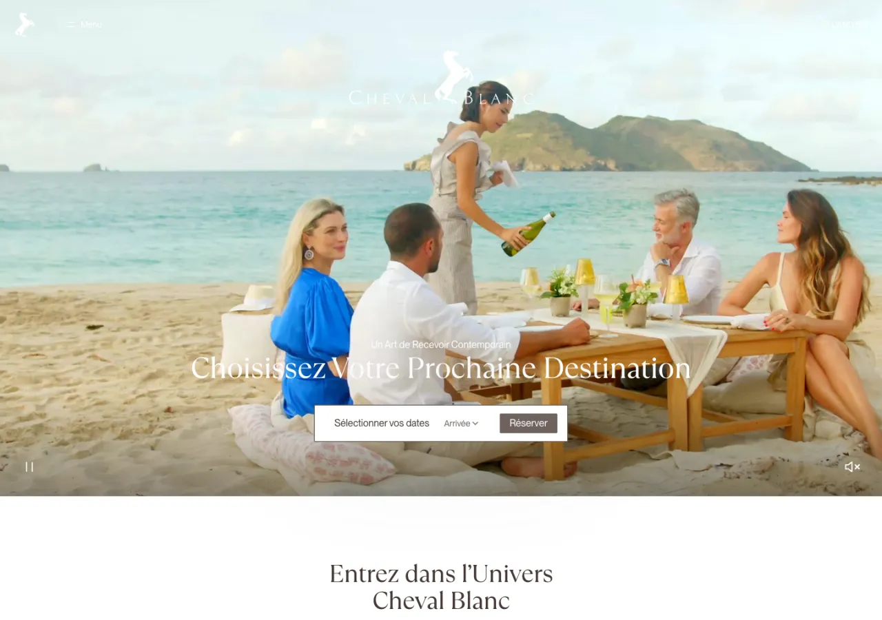 Page d'accueil de Cheval Blanc : vidéo plein écran et module de réservation par dates